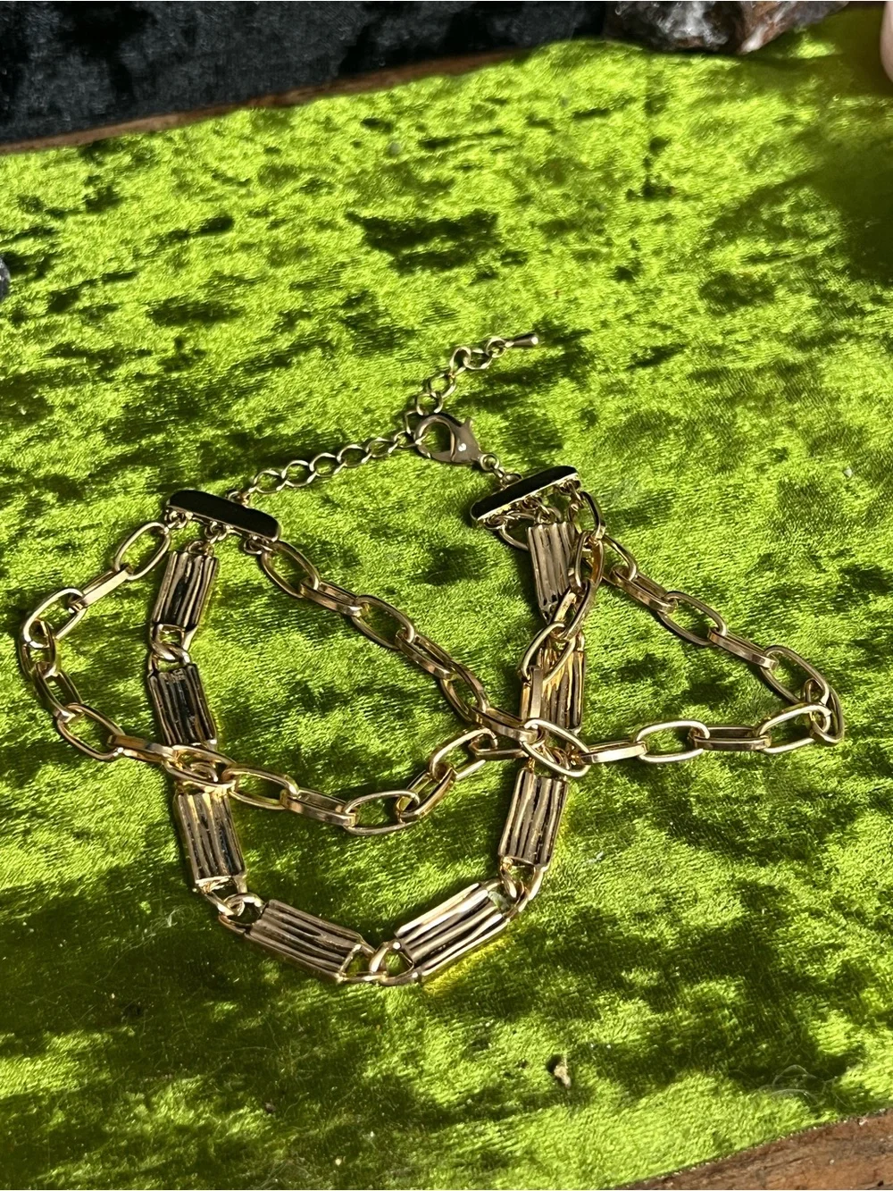 N/A elegant gold